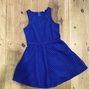 Girls  blue lined dress zips up back. Net like design overlay beautiful 🧵Easter